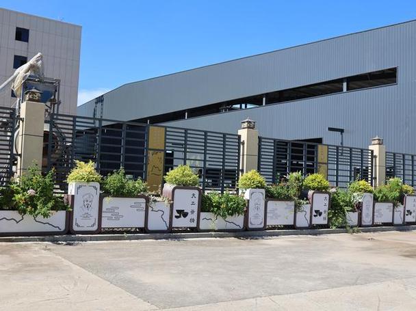 金属护栏生产厂家 从原料到成品的工业密码解析