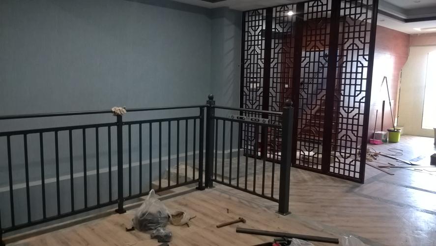 张波,公司经营范围包括:金属护栏,铁艺制品加工销售安装